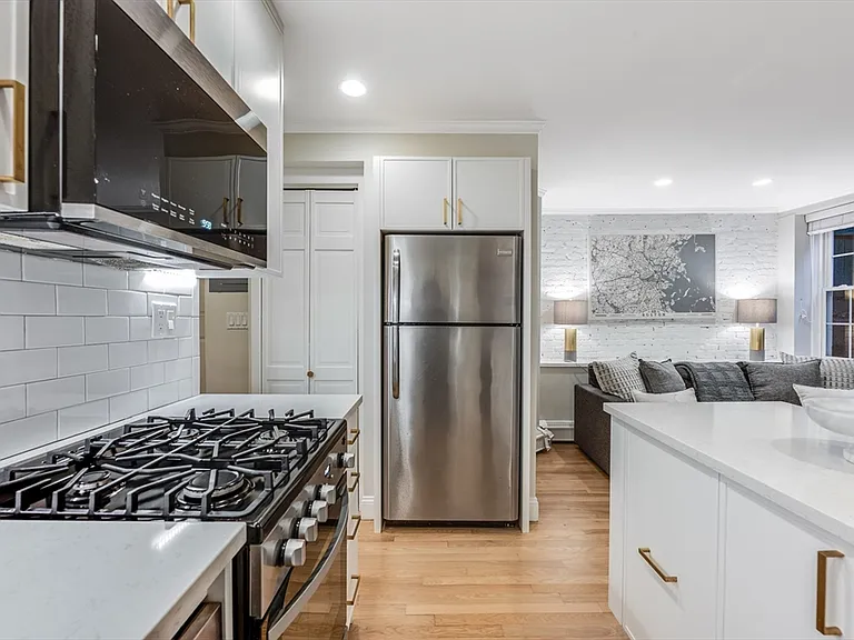 45 1/2 Garden St #45H — Photo 5