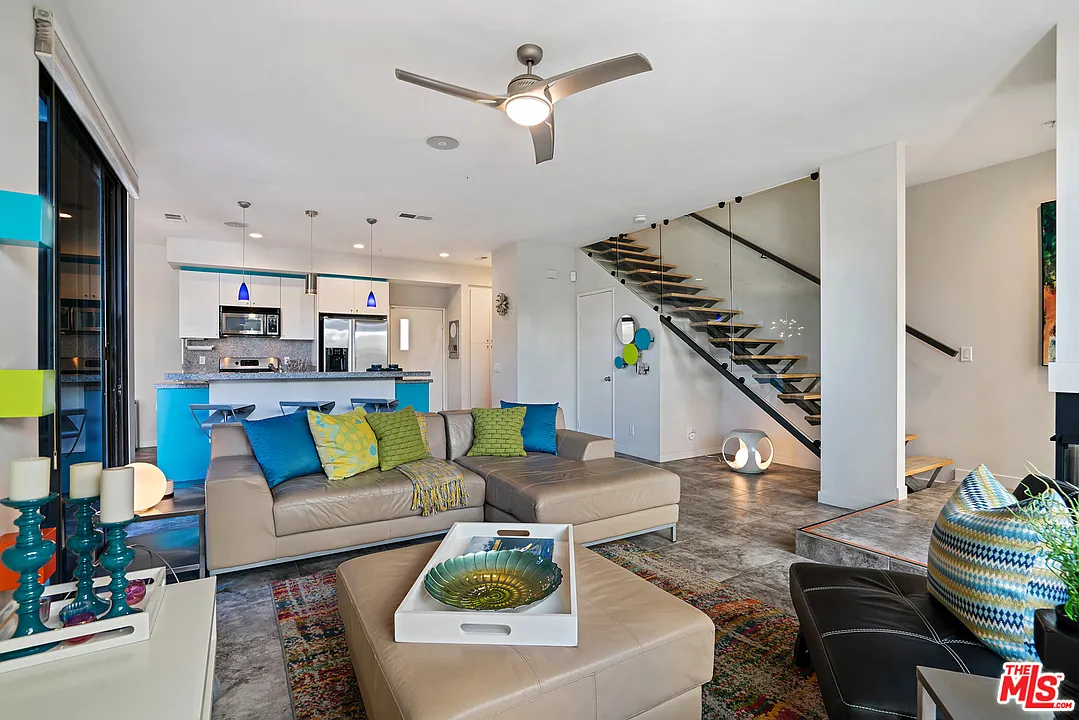 2 bed, 2.5 bath, 1800 sqft, $4,750 — Photo 1