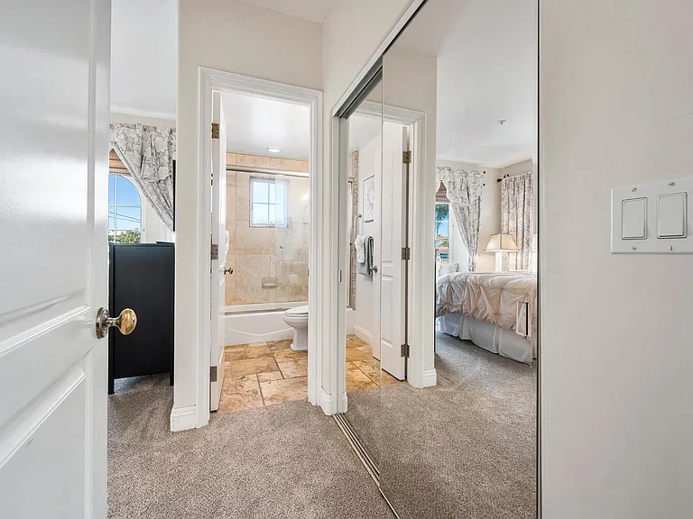 255 La Paloma — Photo 41