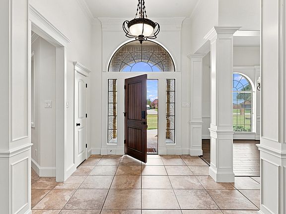 5th image of 18121 Langford Ln
