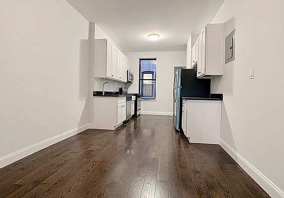 4th image of 792 Park Pl APT 1L
