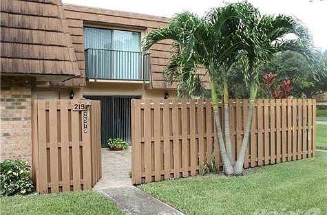 1st image of 2579 Lakeview Ct #2579