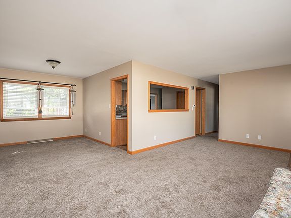 5th image of 104 Clover Ln