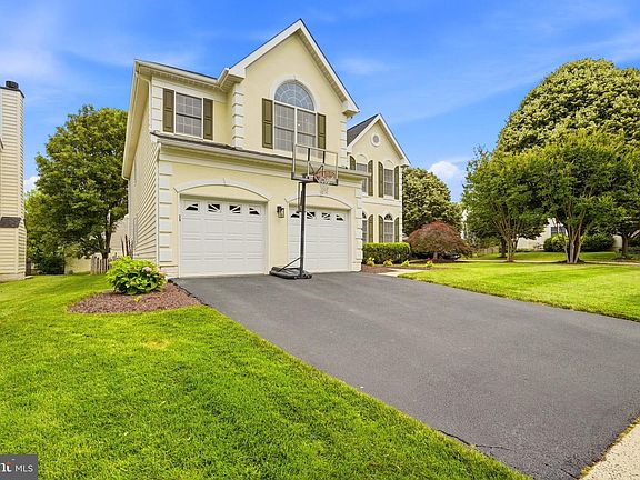 4th image of 43648 Intrepid St