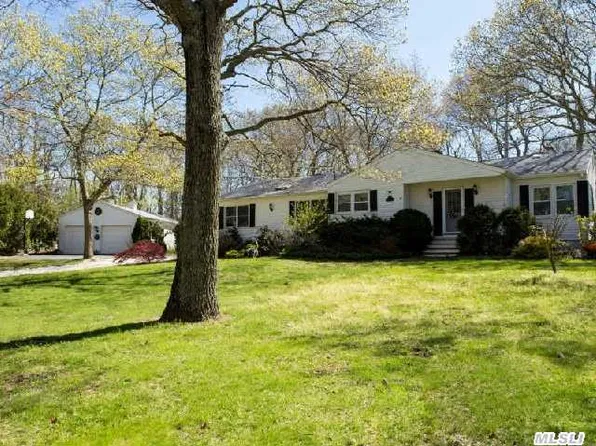 258 Church Ln, Riverhead, NY 11901