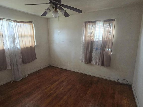 4th image of 1422 E 36th Ave