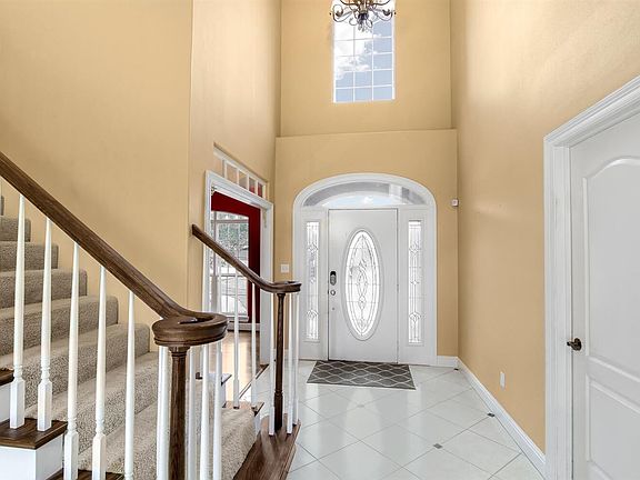 2nd image of 5820 Lexington Cir
