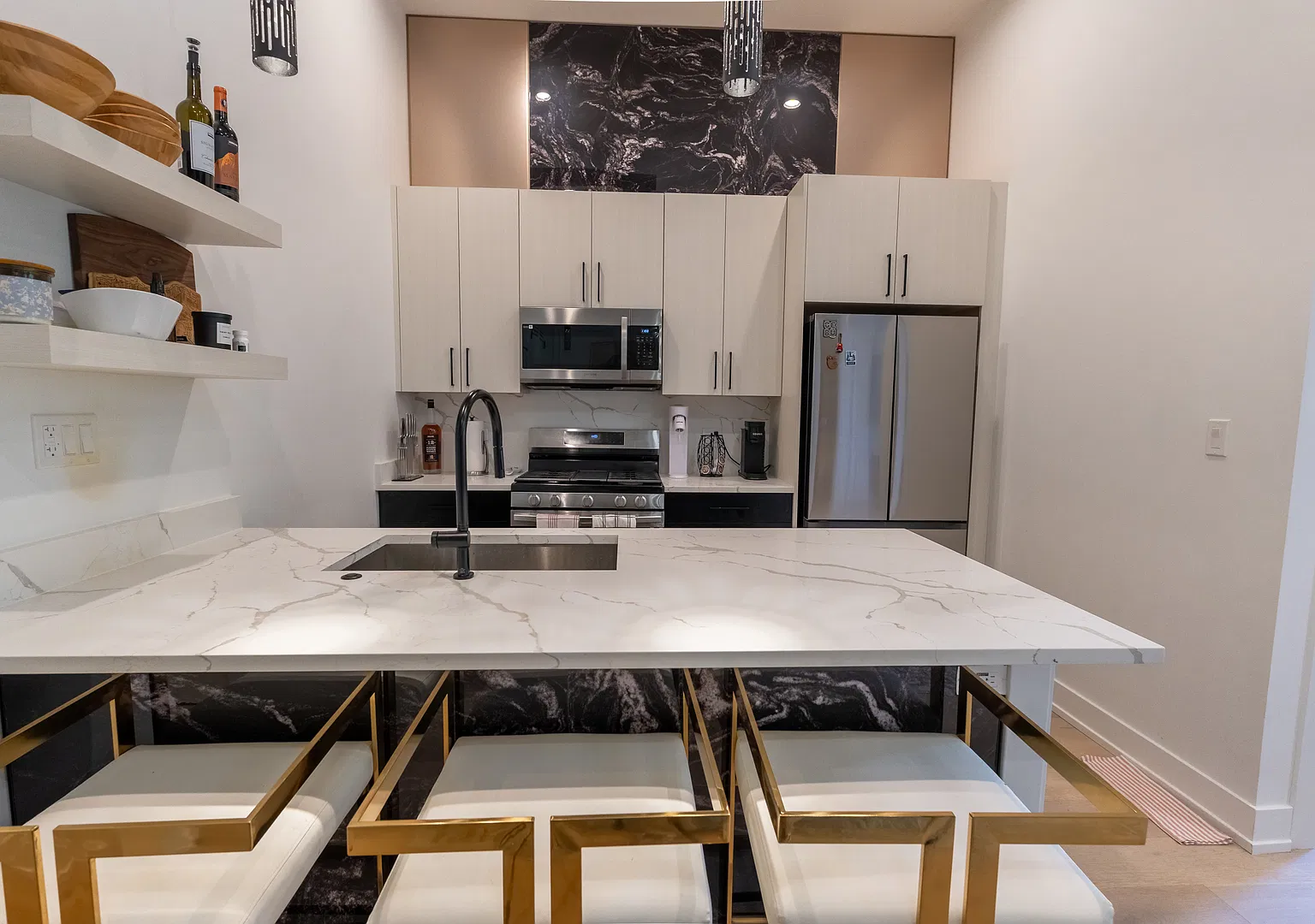2 bed, 1250 sqft, $4,999 — Photo 3