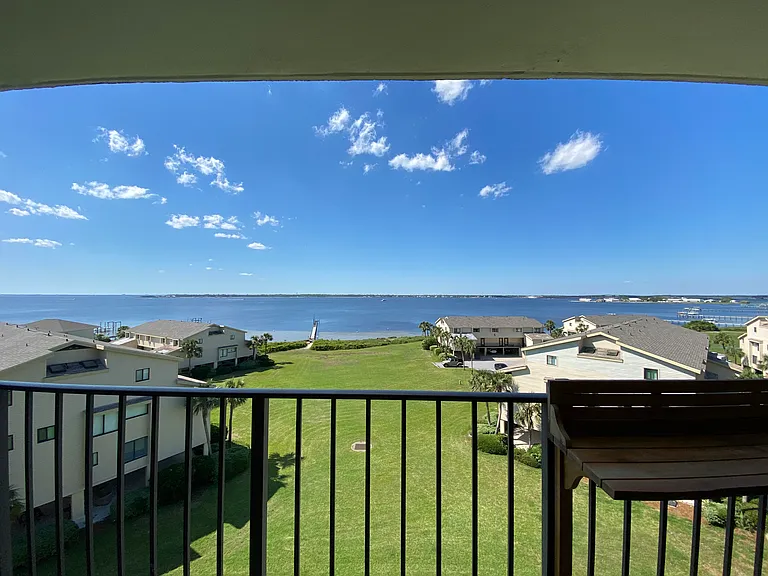 900 Fort Pickens Rd #1052 — Photo 1