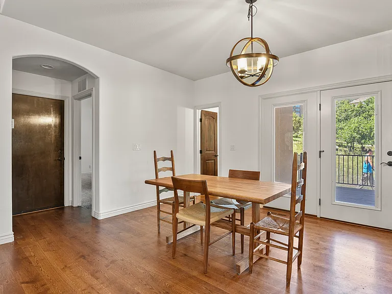 5440 Broadmoor Bluffs Dr — Photo 11