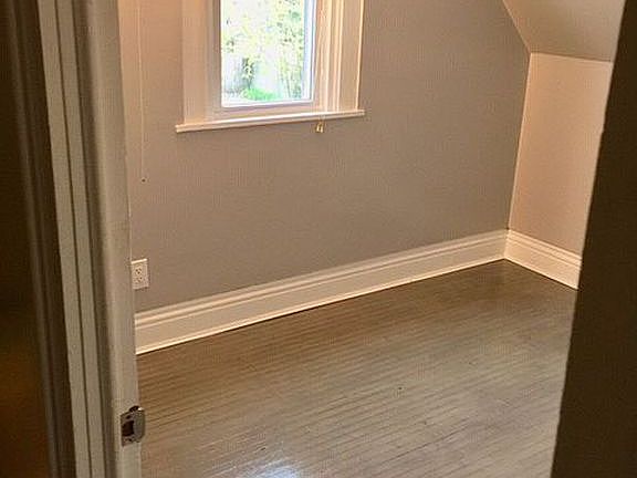 5th image of 355 Parkdale Ave