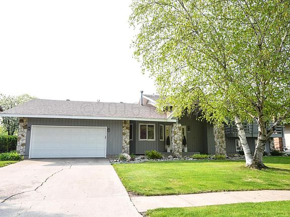 3rd image of 137 Woodcrest Dr N