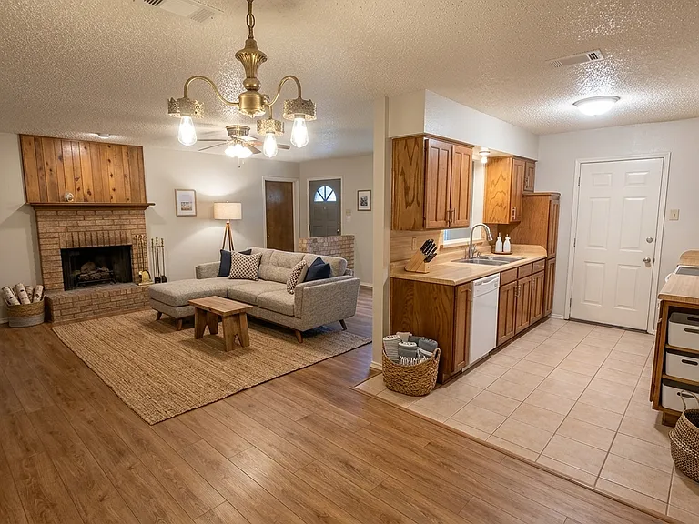 1002 Vera Ct — Photo 9