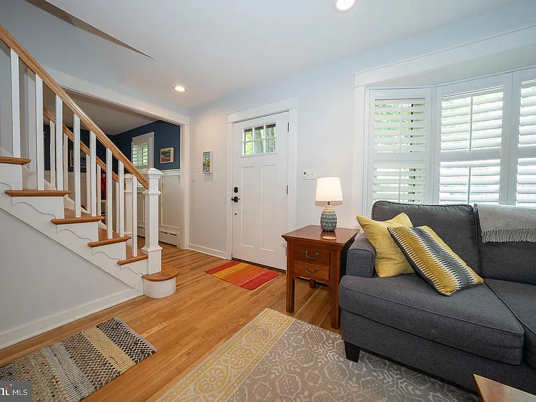 533 Monument Ave — Photo 7