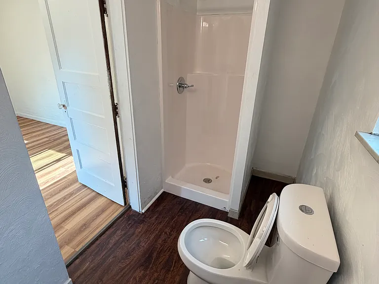 525 James St — Photo 8