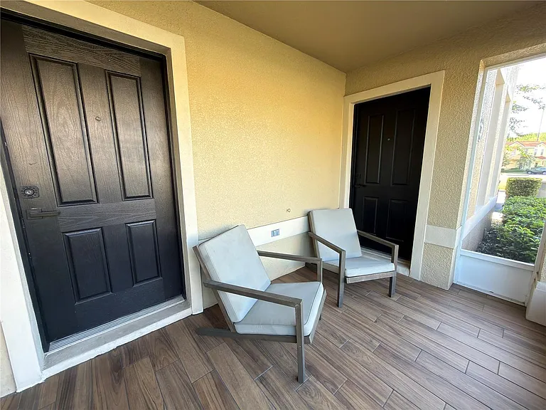 734 Monroe Cir — Photo 3