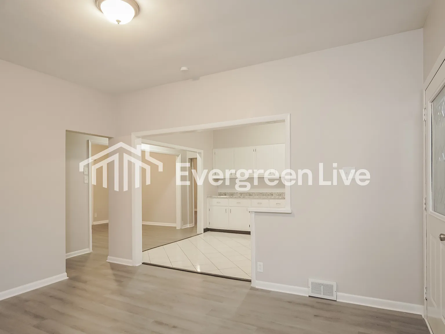 3 bed, 3.0 bath, 1550 sqft, $1,645 — Photo 3