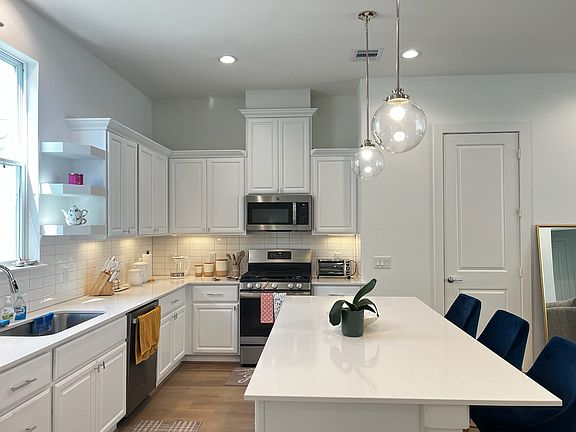 3rd image of 4310 Marina St #1