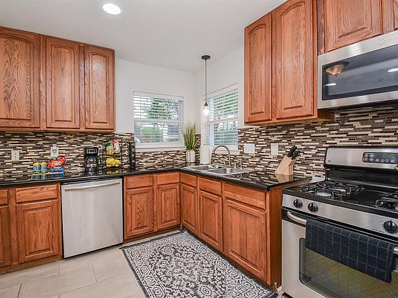 3rd image of 3134 Oakdale St