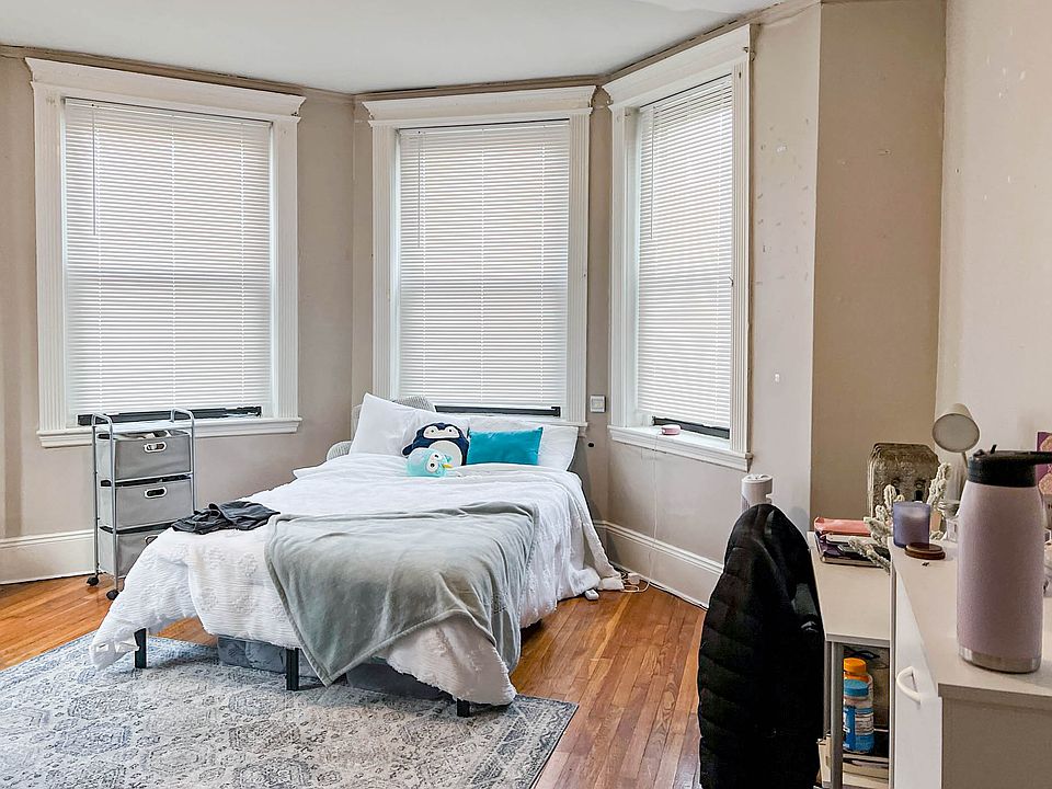 1st image of 940 Commonwealth Ave #12