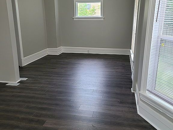 3rd image of 6 Fuller Ave SE