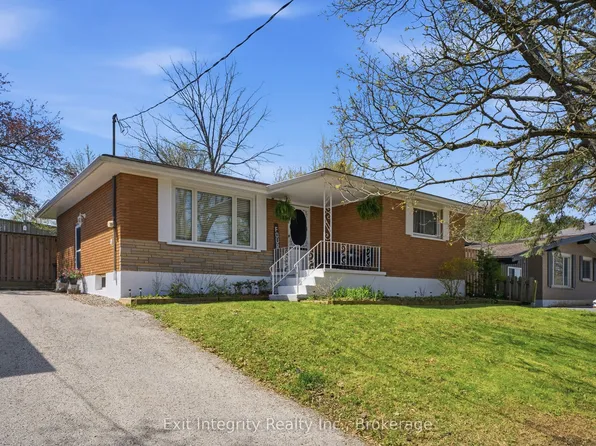 4 Howard St, Norfolk County, ON N3Y 2H5