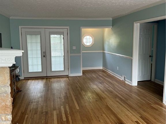 5th image of 209 Columbia Ave