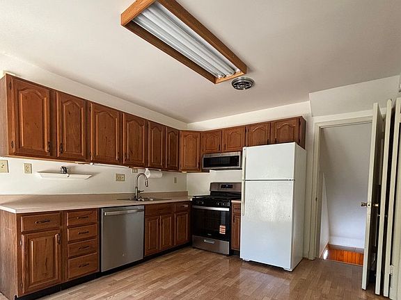3rd image of 6519 Winnepeg Rd