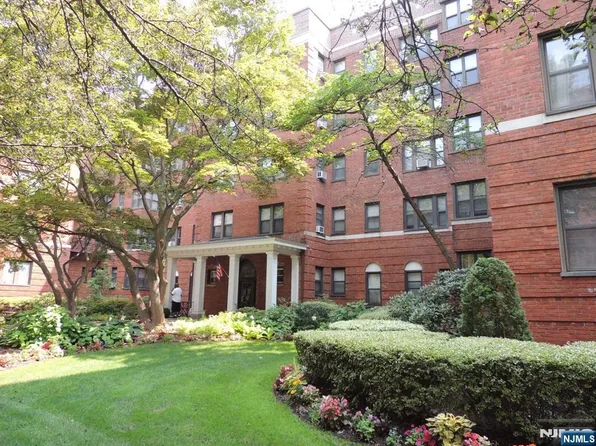 100 Prospect Ave APT 2L, Hackensack, NJ 07601