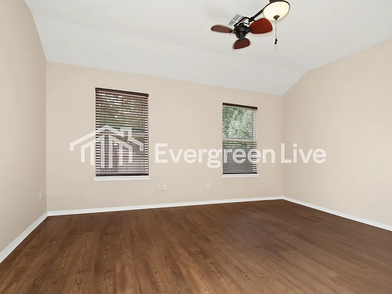 451 NE 19th Pl — Photo 3
