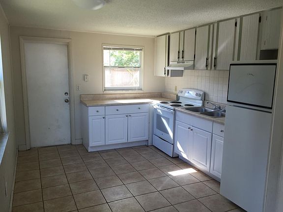 eat in kitchen