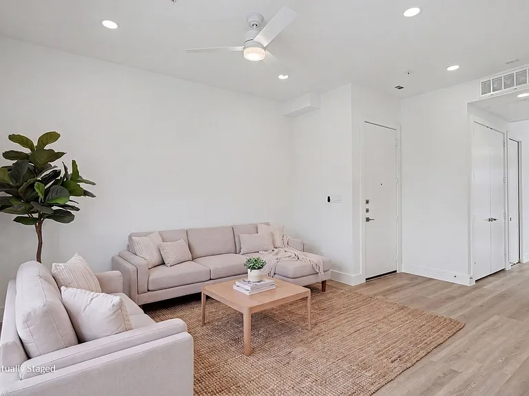 2217 N Fitzhugh Ave #303 — Photo 8
