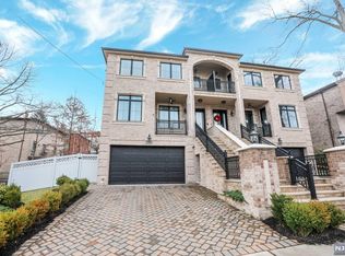 1590 West St, Fort Lee, NJ 07024