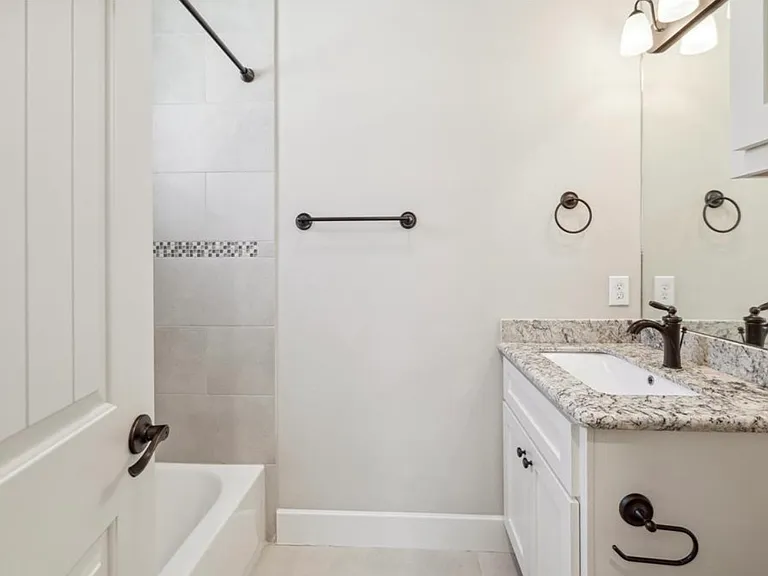 2441 Charleston St #B — Photo 6