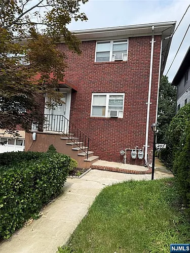 405 9th St #2 Photo 1