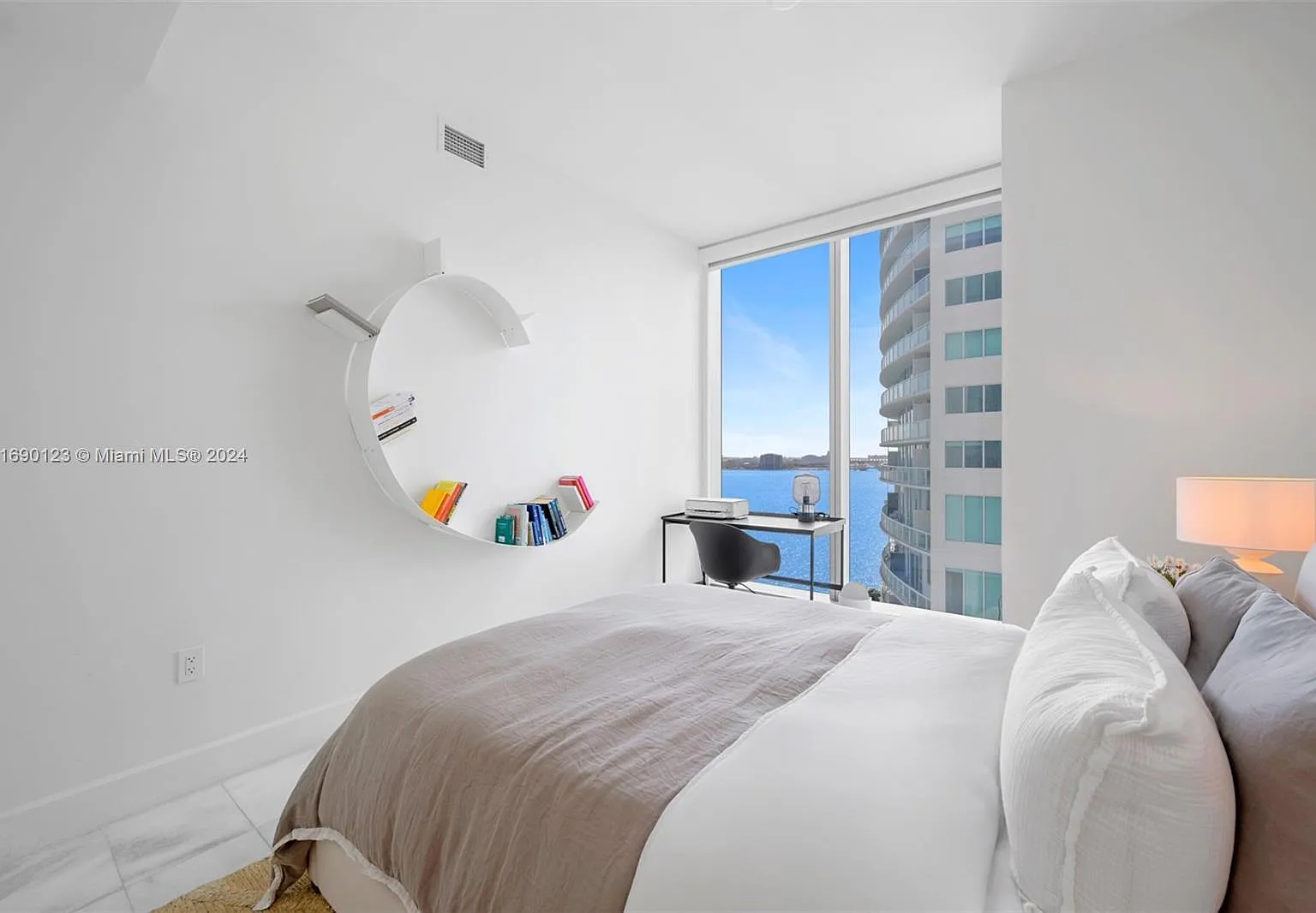 2 bed, 1732 sqft, $16,000 — Photo 3