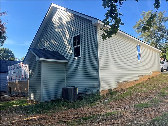 3rd image of 917 Redding Dr