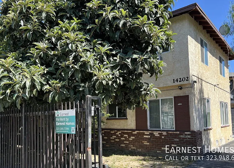 14202 Delano St #6 — Photo 15
