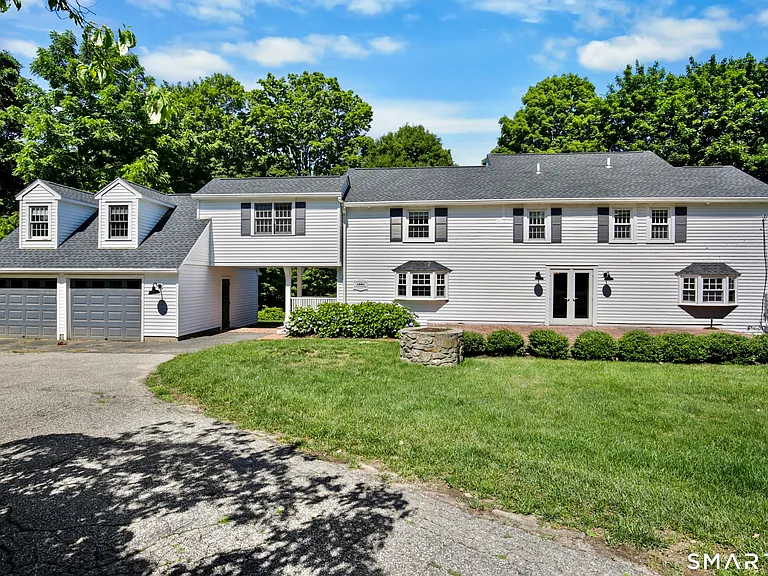4 Wake Robin Rd — Photo 1