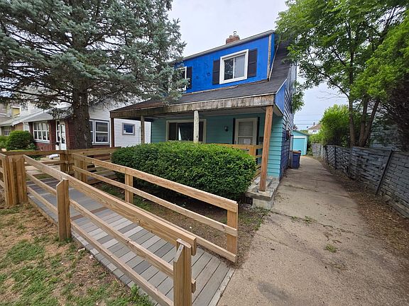 2nd image of 859 Lake Michigan Dr NW