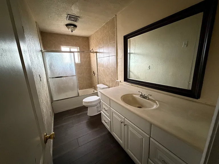 921 W Houston Ave — Photo 15