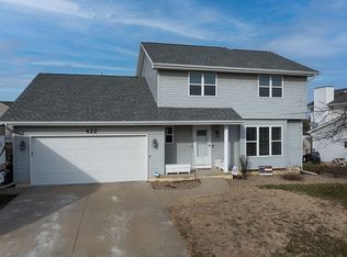 422 Huntington Ridge Rd NE, Cedar Rapids, IA 52402