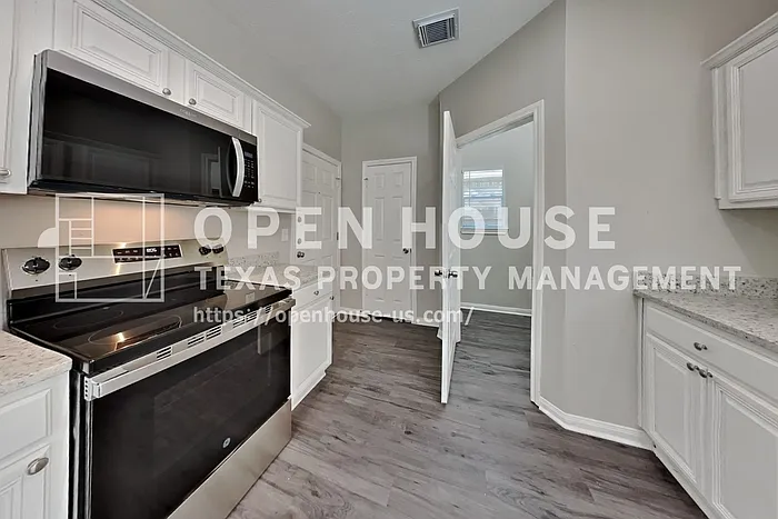 823 Portsmouth Dr — Photo 7