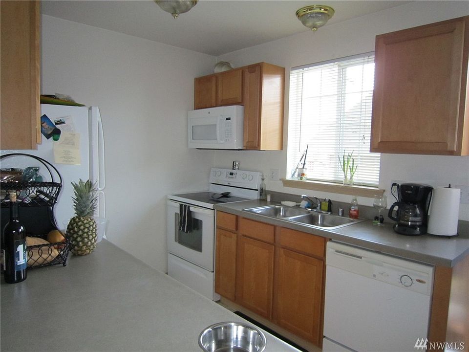 DT060 4017 Puget Duplexes Apartments WA Zillow