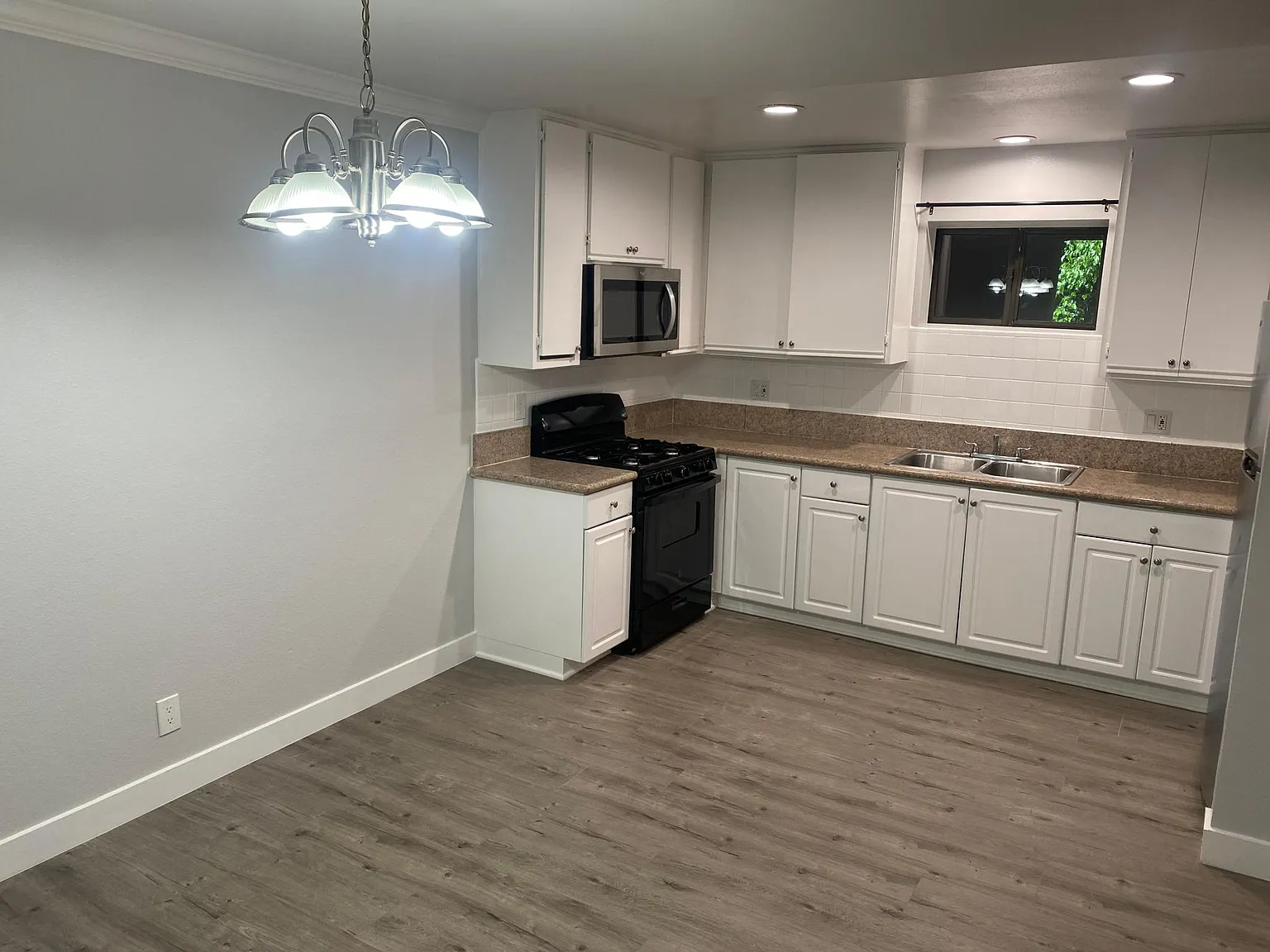 2 bed, 920 sqft, $2,350 — Photo 3