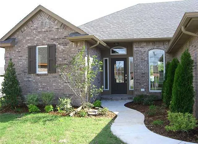 4 Bedrooms + 2.5Baths + 3Car + Cul-de-sac Lot + In Edmond Schools + Community Pool — Photo 2