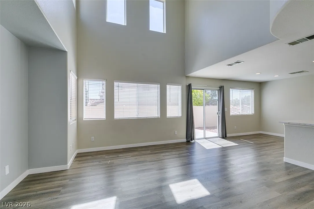 3 bed, 2.5 bath, 1417 sqft, $1,925 — Photo 3