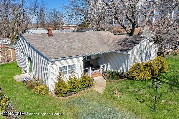 81 Berry Pl — Photo 1