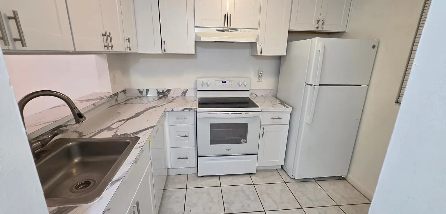 SW 117th Ave, Pembroke Pines — Photo 3