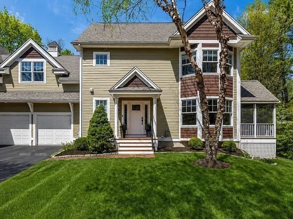 9 Thurston Pl, Medfield, MA 02052